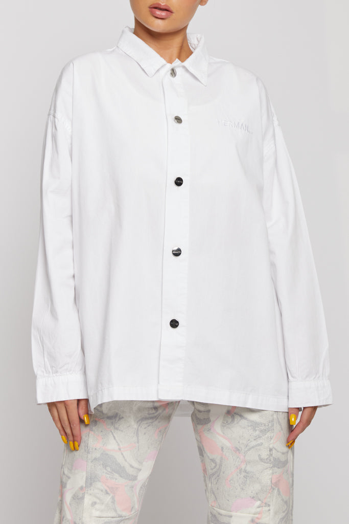 Oversized white shirt collar and logo close up