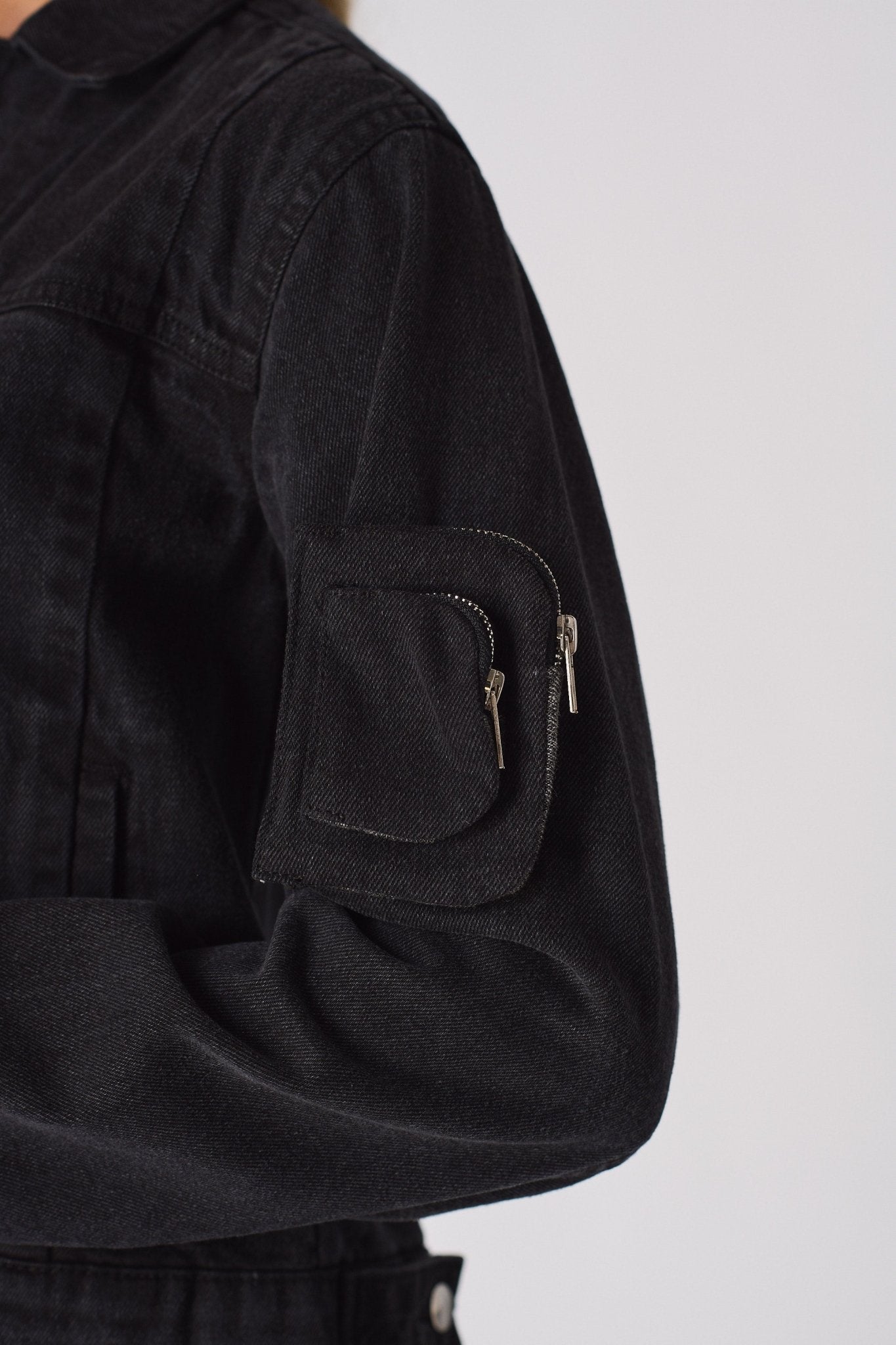 REMOVABLE POCKETS DENIM JACKET - BLACK WASH - JMOJO - Women's Cargo Denim Jacket Removable Packets