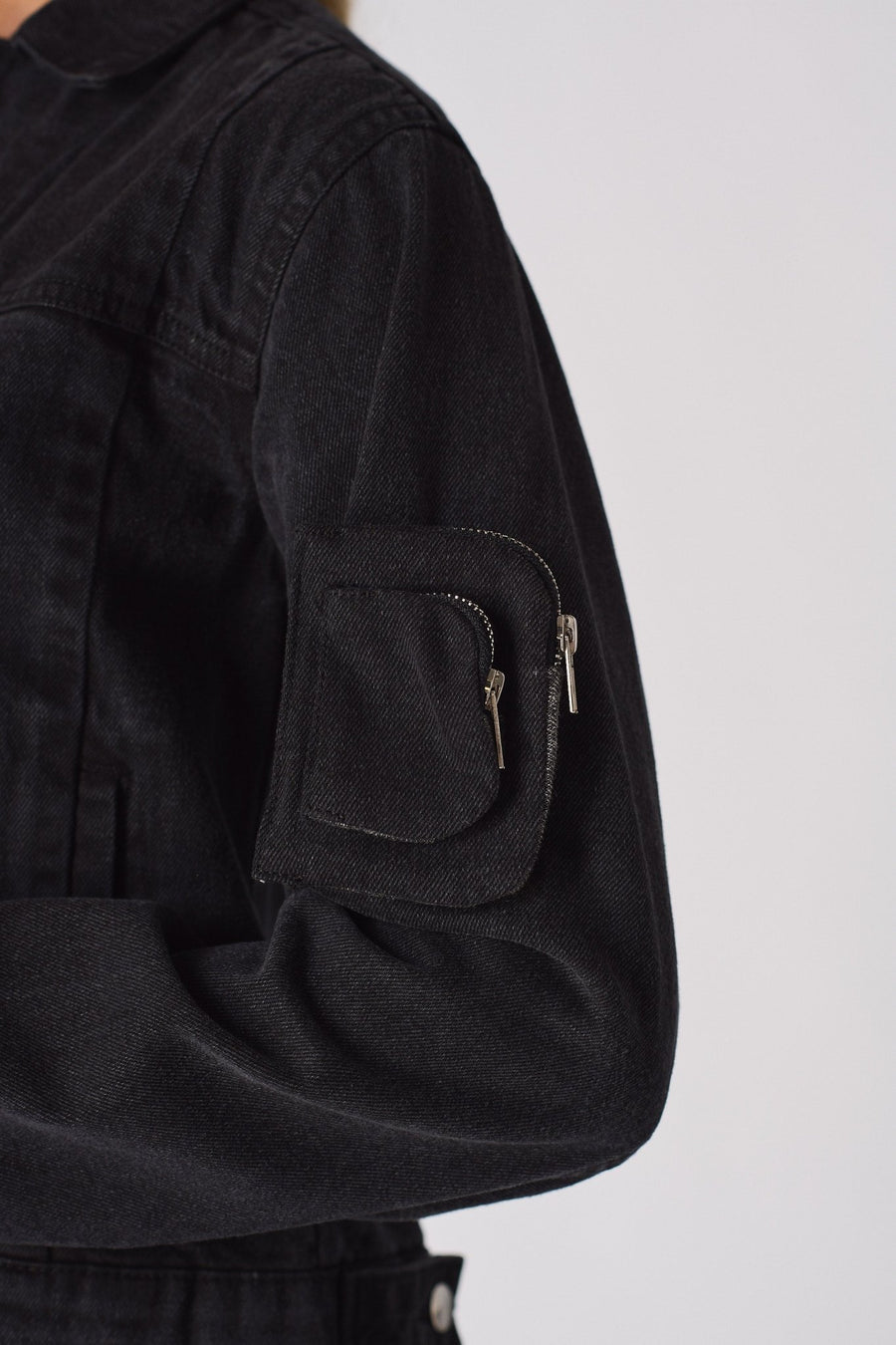 REMOVABLE POCKETS DENIM JACKET - BLACK WASH - JMOJO - Women's Cargo Denim Jacket Removable Packets