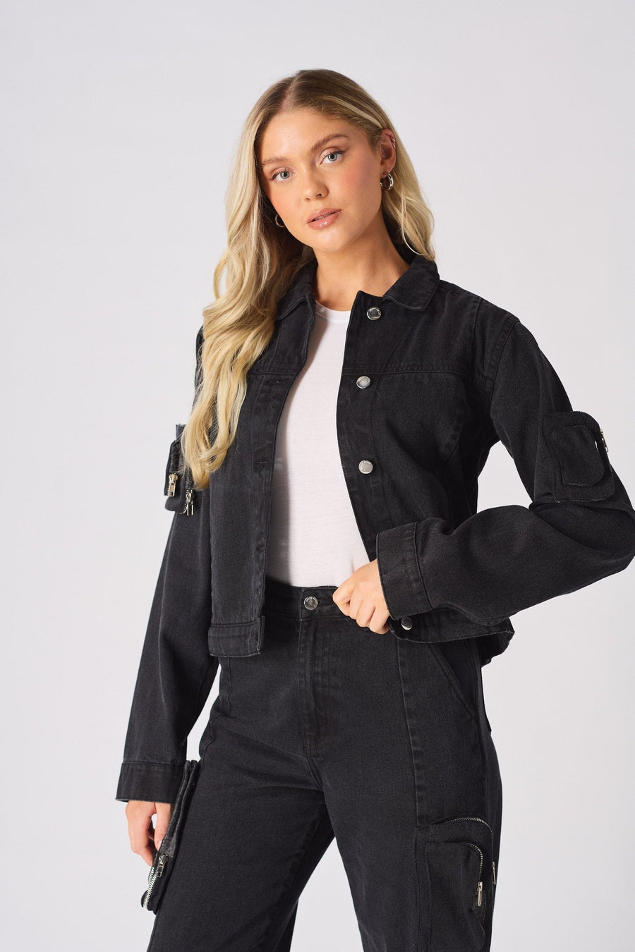 REMOVABLE POCKETS DENIM JACKET - BLACK WASH - JMOJO - Women's Cargo Denim Jacket Removable Packets