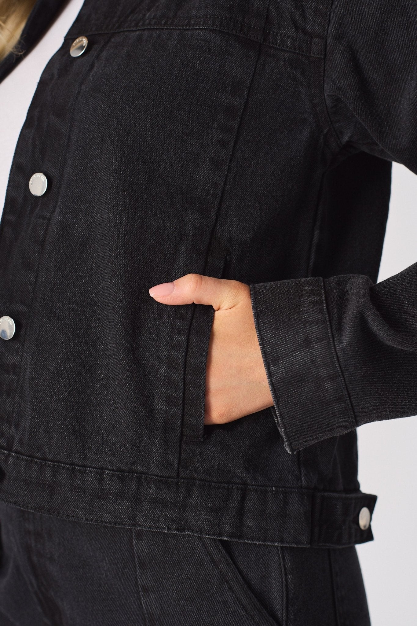 REMOVABLE POCKETS DENIM JACKET - BLACK WASH - JMOJO - Women's Cargo Denim Jacket Removable Packets