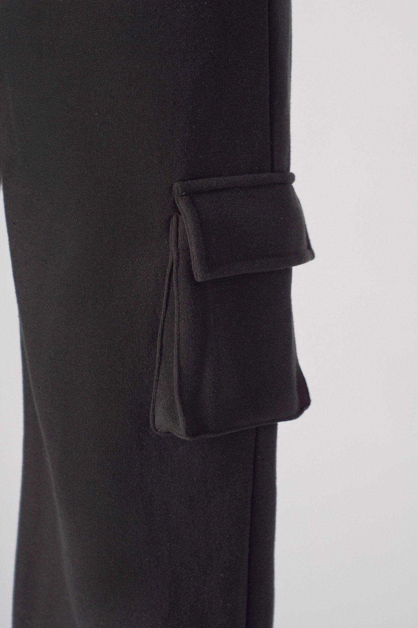 WIDE LEG CARGO JOGGERS - BLACK - JMOJO - Women's Wide Leg Cargo Joggers