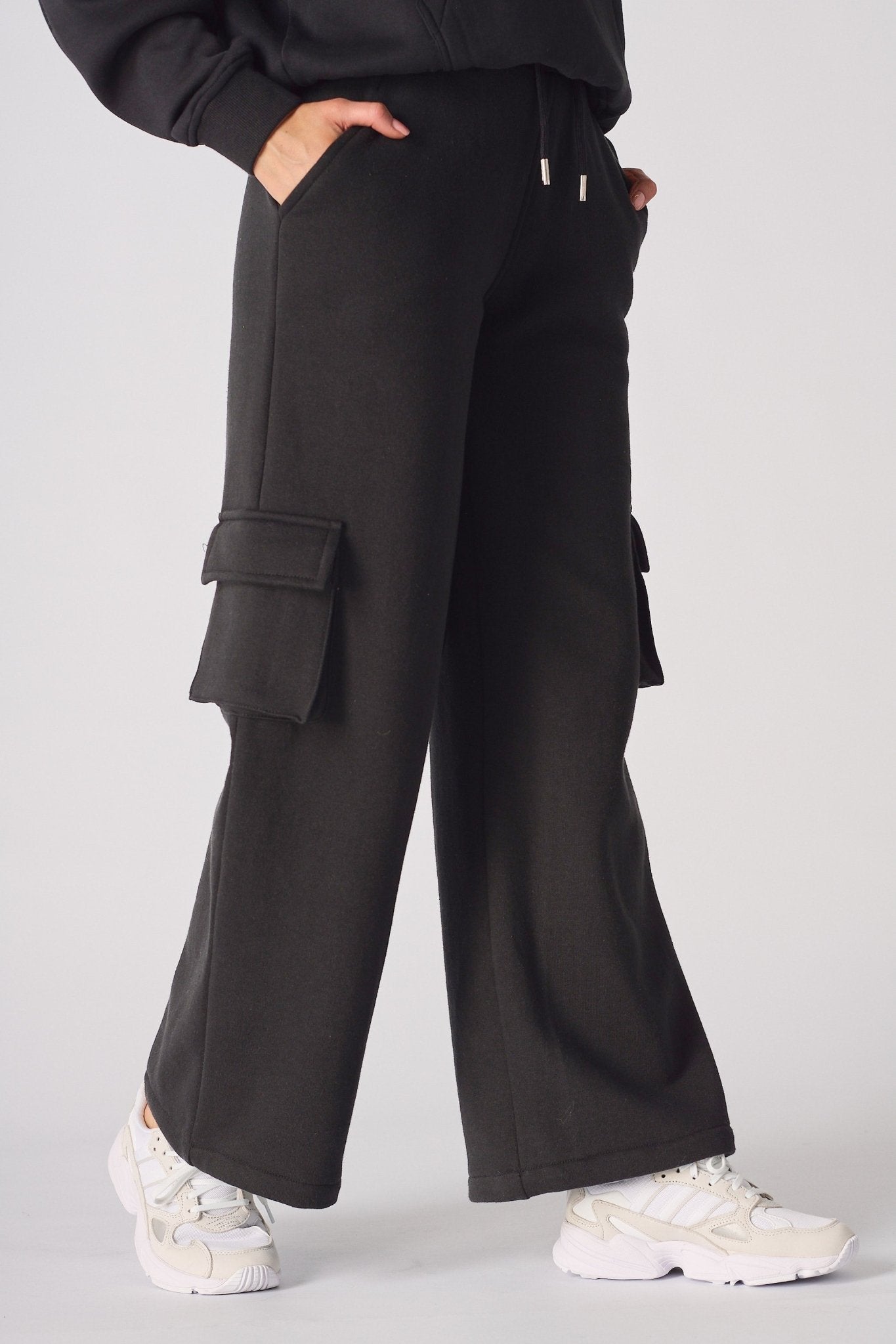 WIDE LEG CARGO JOGGERS - BLACK - JMOJO - Women's Wide Leg Cargo Joggers
