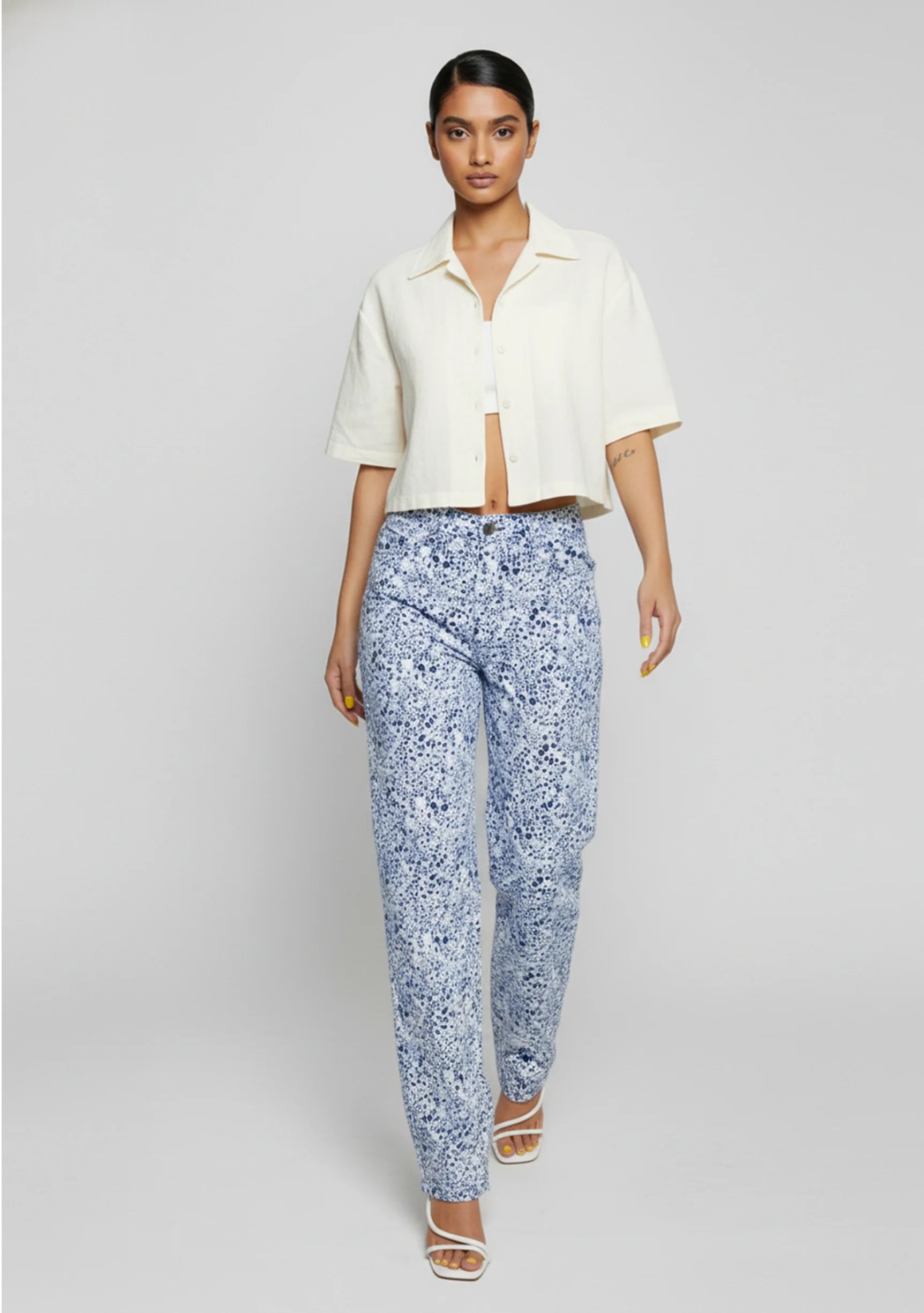 Model wearing Womens Blue Marble straight leg jeans