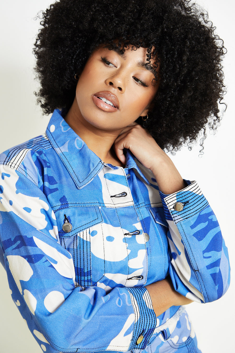 CROPPED DENIM JACKET - BLUE & WHITE -  Women's Printed Cropped Denim Jackets