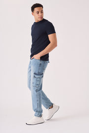 RELAXED FIT CARGO JEANS - MID BLUE