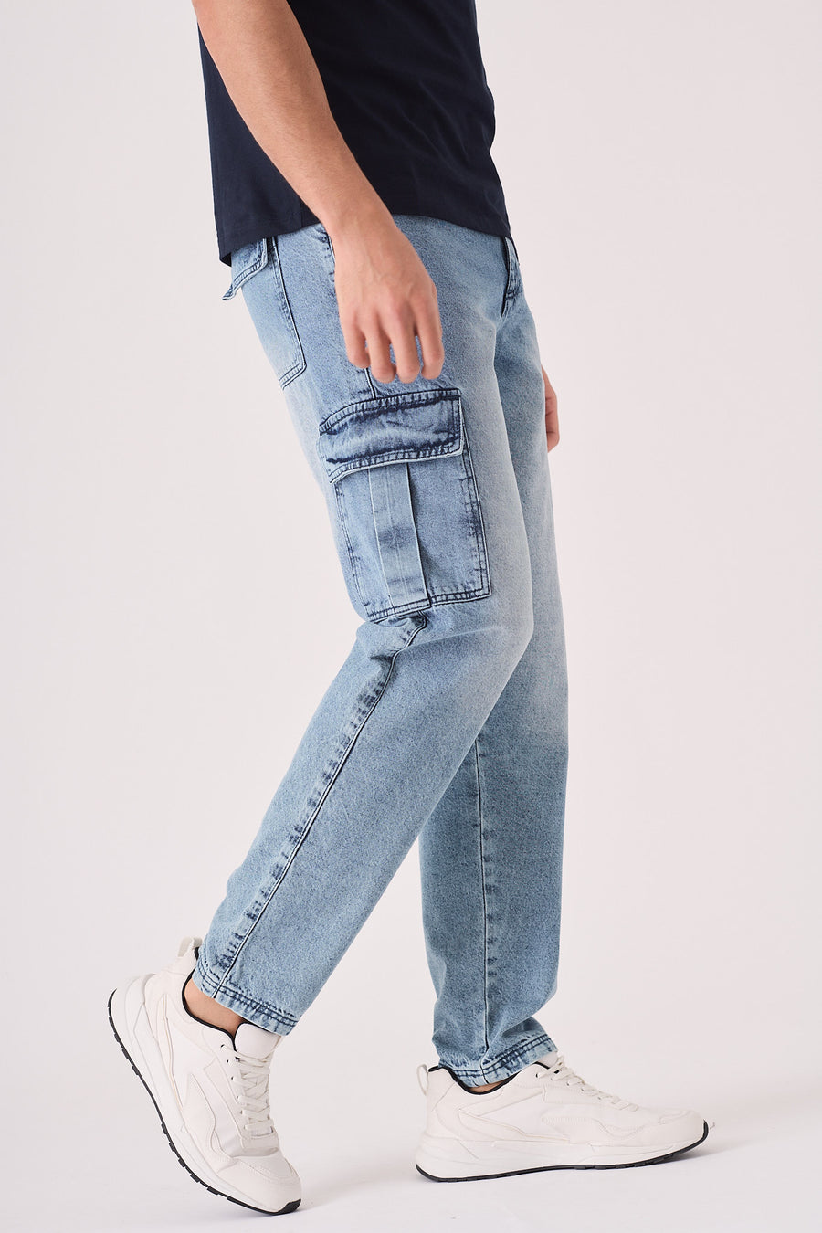 RELAXED FIT DENIM CARGO JEANS - MID BLUE WASH