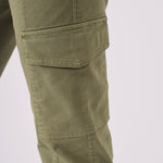 Close up shot of the functional side cargo pocket on the green tapered cargo jeans women.