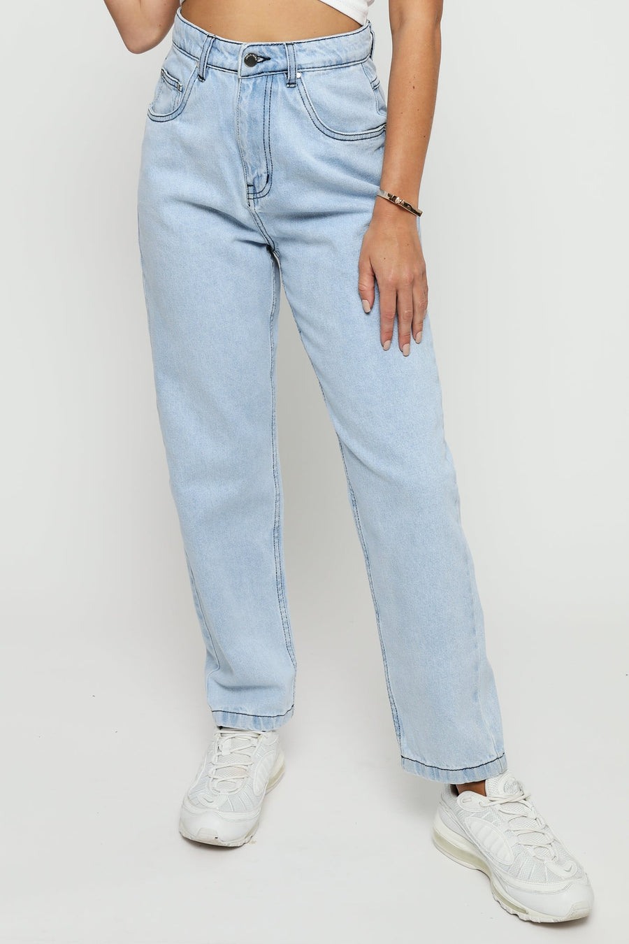 Hunni Stretch Relaxed Straight Leg Jeans - Light Blue Wash - JMOJO - Women's Straight Leg Jeans
