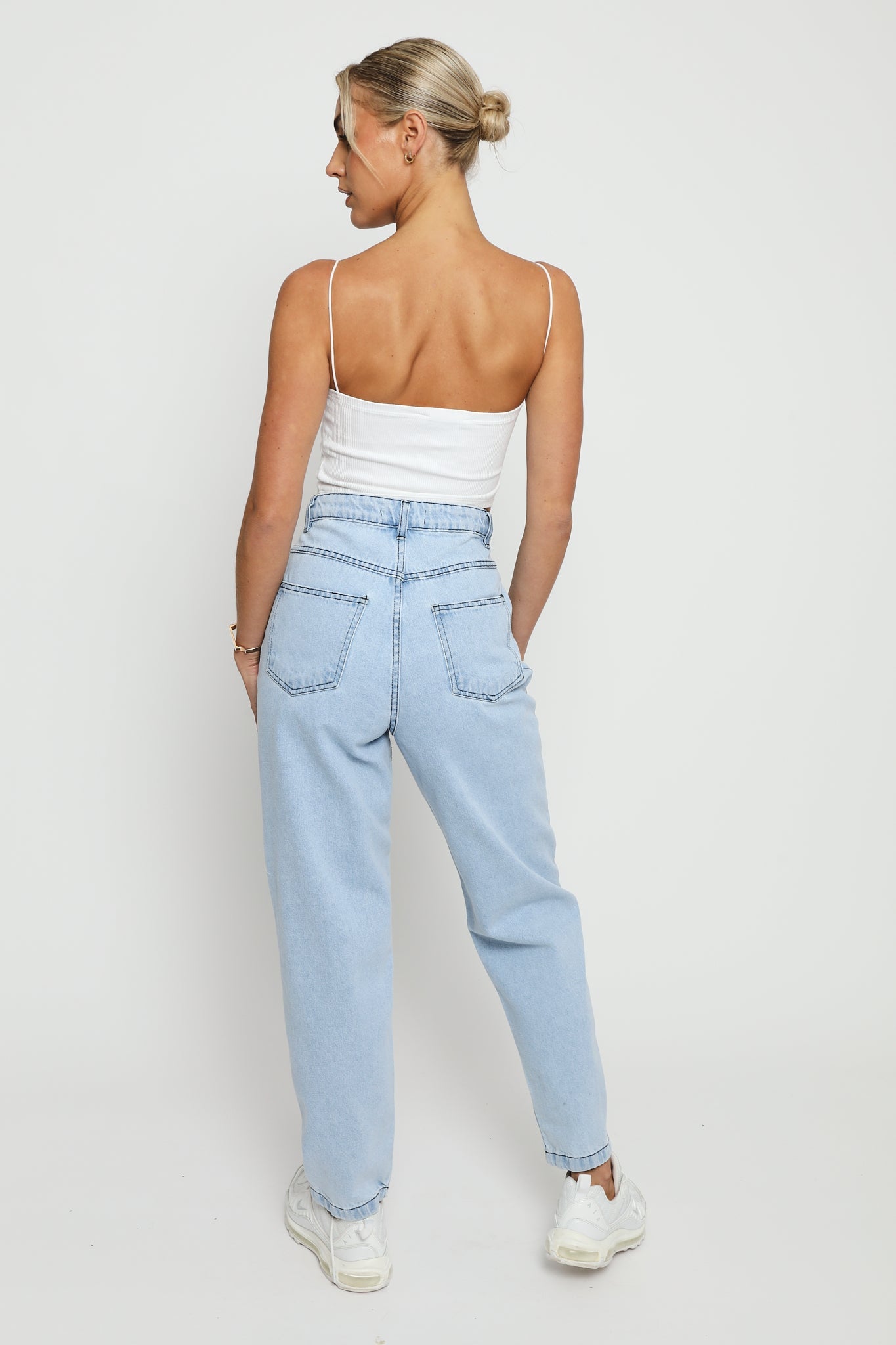 Hunni Stretch Relaxed Straight Leg Jeans - Light Blue Wash - JMOJO - Women's Straight Leg Jeans