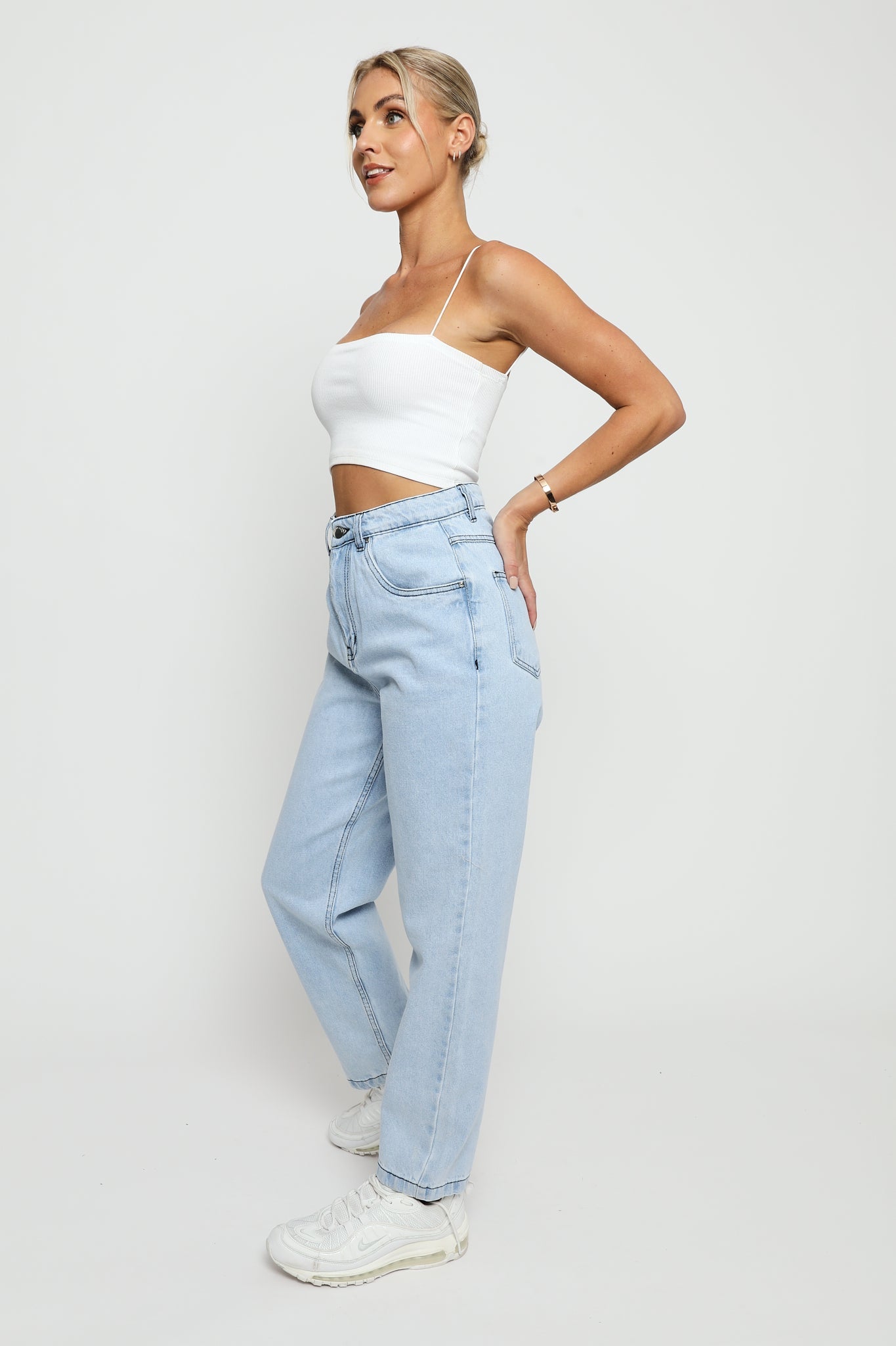 Hunni Stretch Relaxed Straight Leg Jeans - Light Blue Wash - JMOJO - Women's Straight Leg Jeans