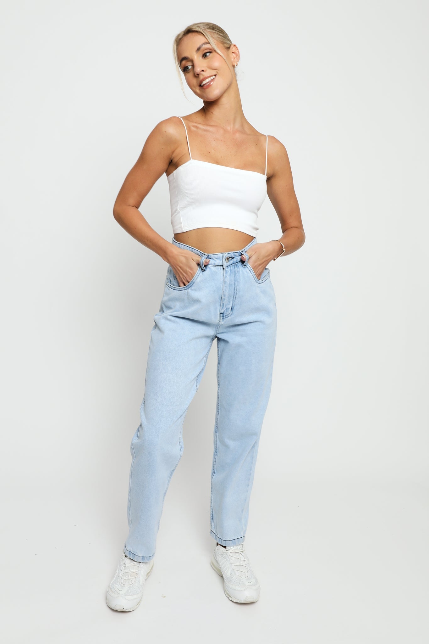 Hunni Stretch Relaxed Straight Leg Jeans - Light Blue Wash - JMOJO - Women's Straight Leg Jeans