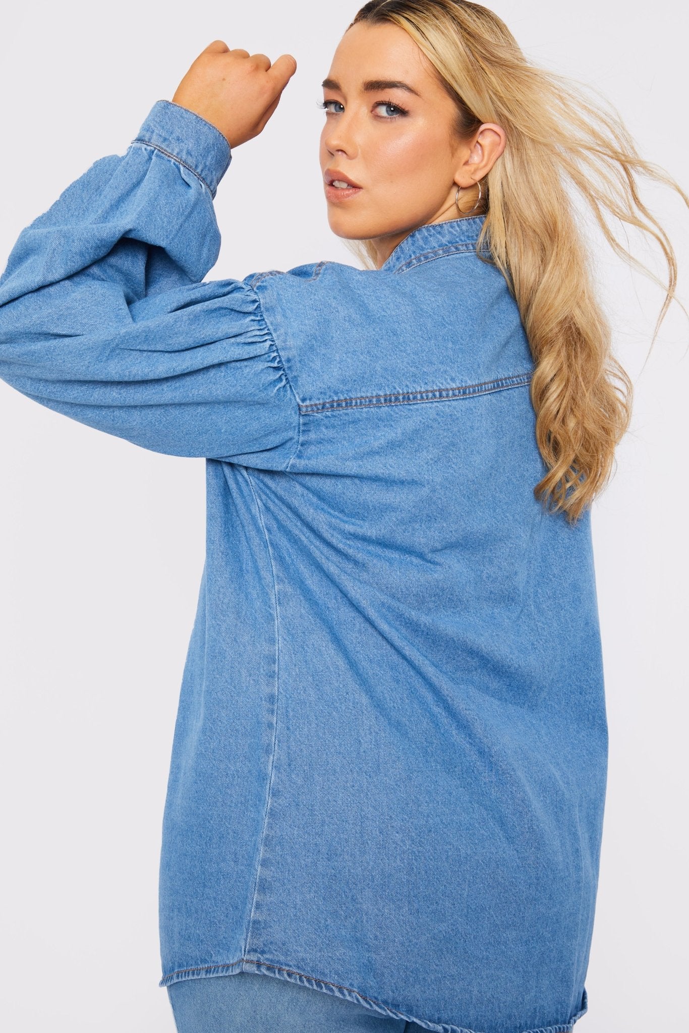PLUS SIZE BALLOON SLEEVE DENIM SHIRT - LIGHT BLUE - JMOJO - Women's Oversize Denim Shirts