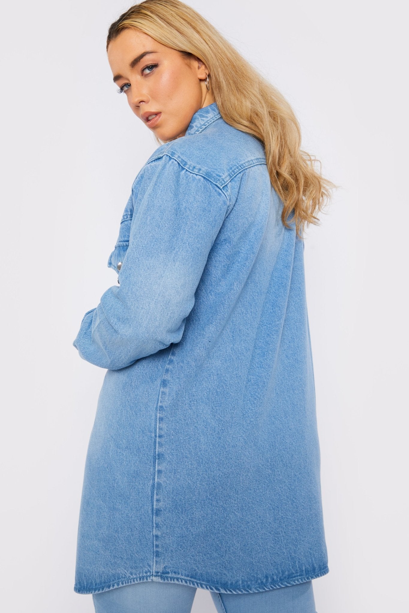PLUS SIZE LONG DENIM SHIRT - LIGHT BLUE WASH - JMOJO - Women's Oversize Denim Shirts